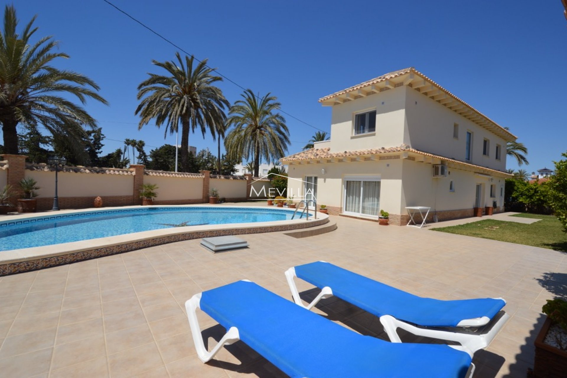 BEAUTIFUL VILLA WITH SEA VIEWS IN CABO ROIG