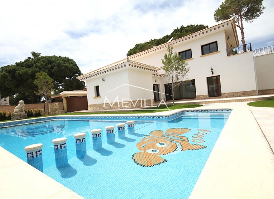 Exclusive promotion in Dehesa de Campoamor, Orihuela Costa, new build classic type Villa 