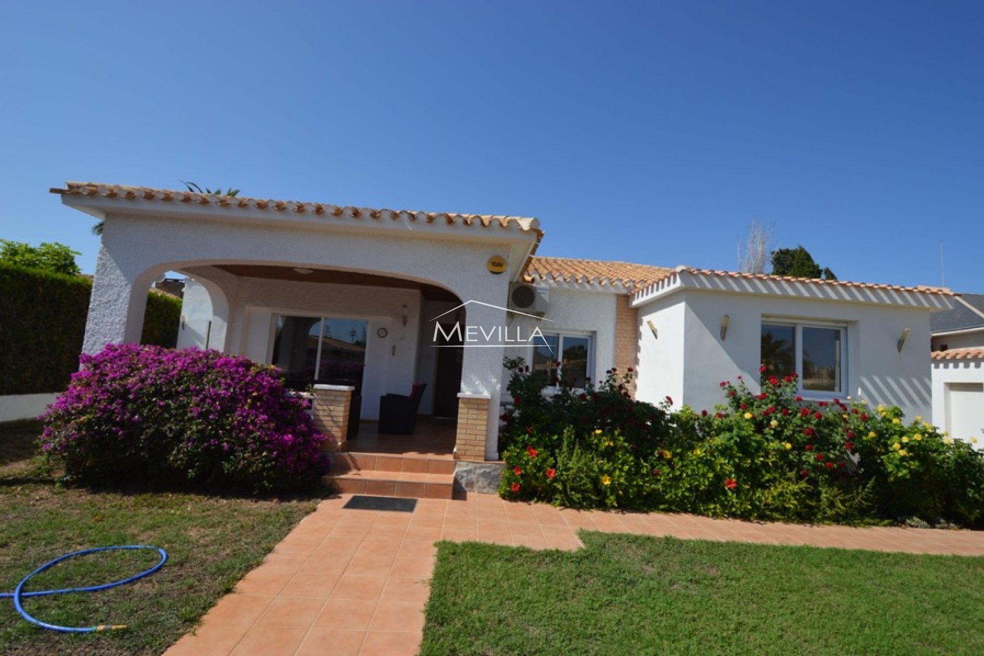 Independent villa in Campoamor, beachside N332 for sale