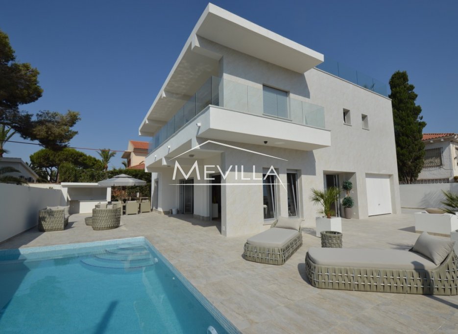 MODERN AND STYLE VILLA IN CABO ROIG 