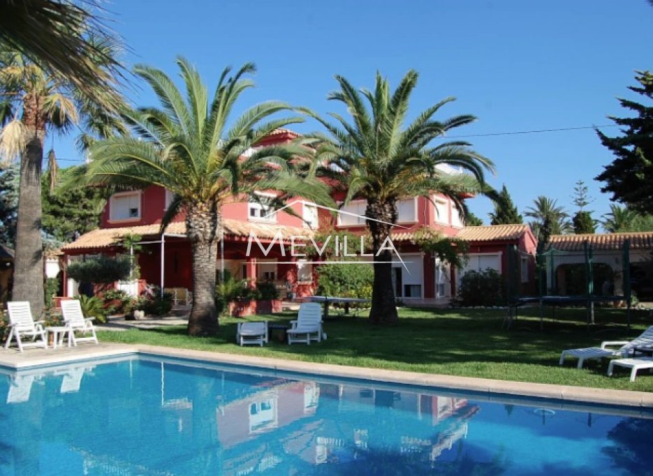 SPECTACULAR LUXURY VILLA WITH HUGE PLOT IN CABO ROIG 