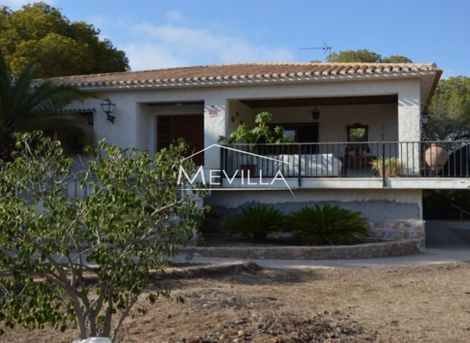 VILLA IN LOVELY LOCATION AND HUGE PLOT IN CAMPOAMOR