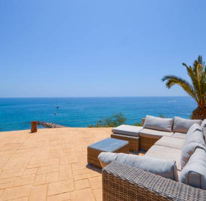 The best frontline villas for sale in Costa Blanca