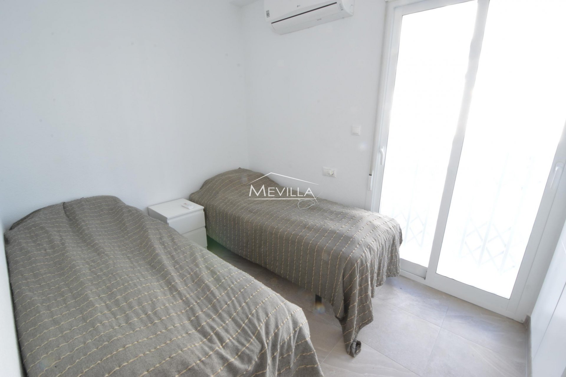 Återförsäljare - Villa - Orihuela Costa - Villamartin