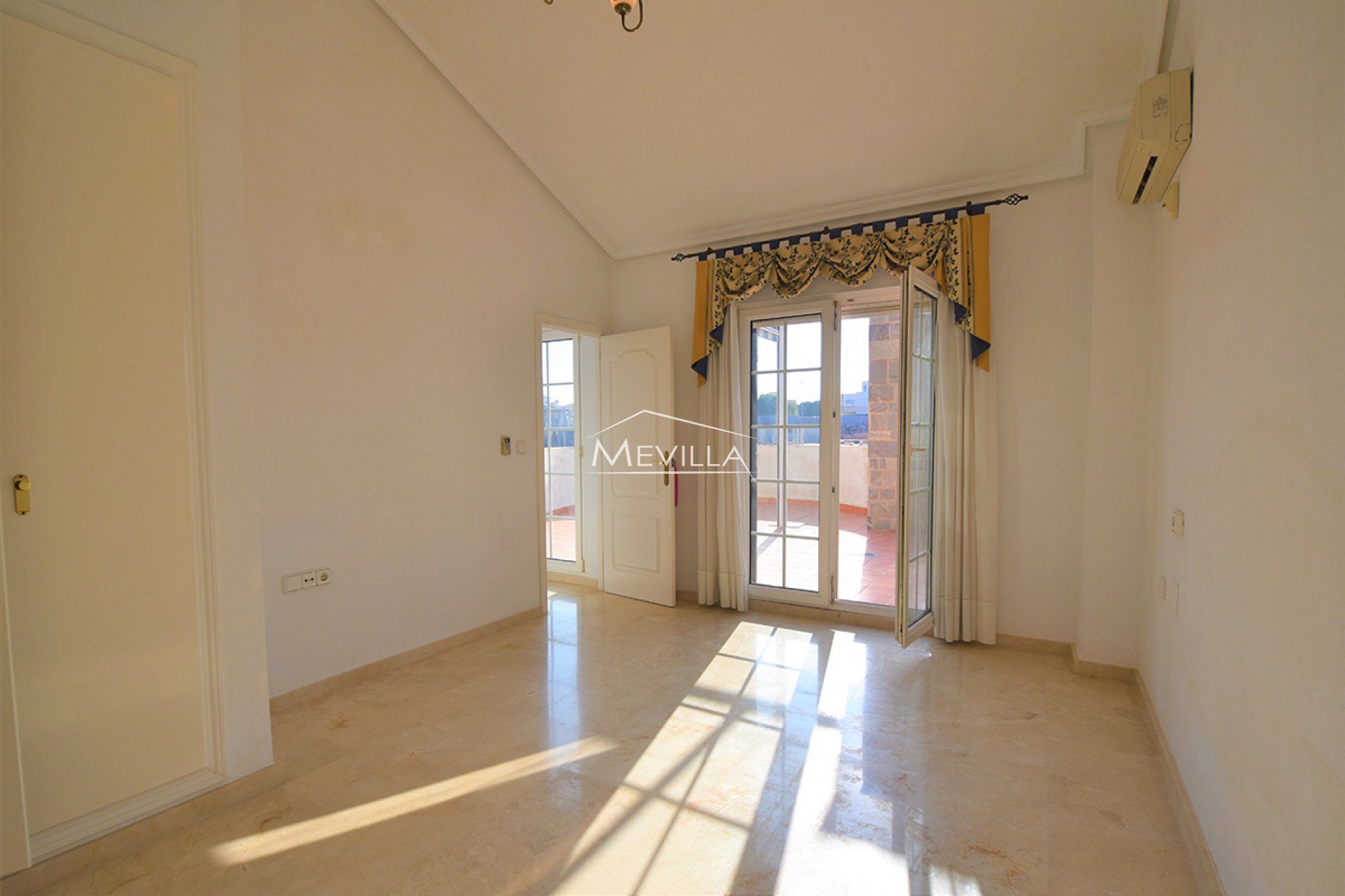 Återförsäljare - Villa - Orihuela Costa - Villamartin