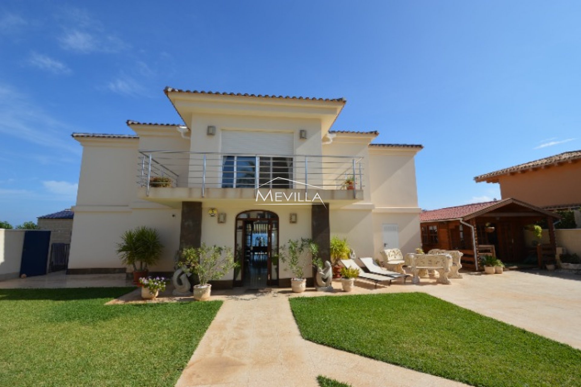Die Villa in erster Meereslinie in Cabo Roig