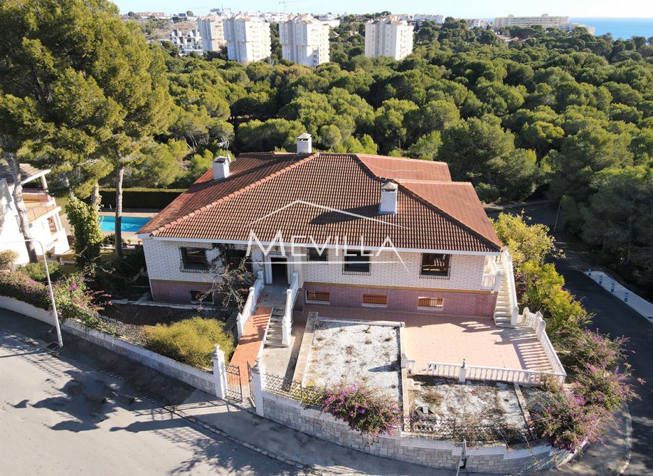 Freistehende Villa mit schöner Aussicht zu verkaufen in Campoamor, Costa Blanca.