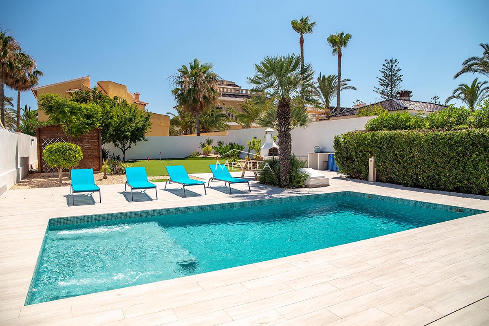 Villa con fantásticas vistas al mar en Playa Flamenca a