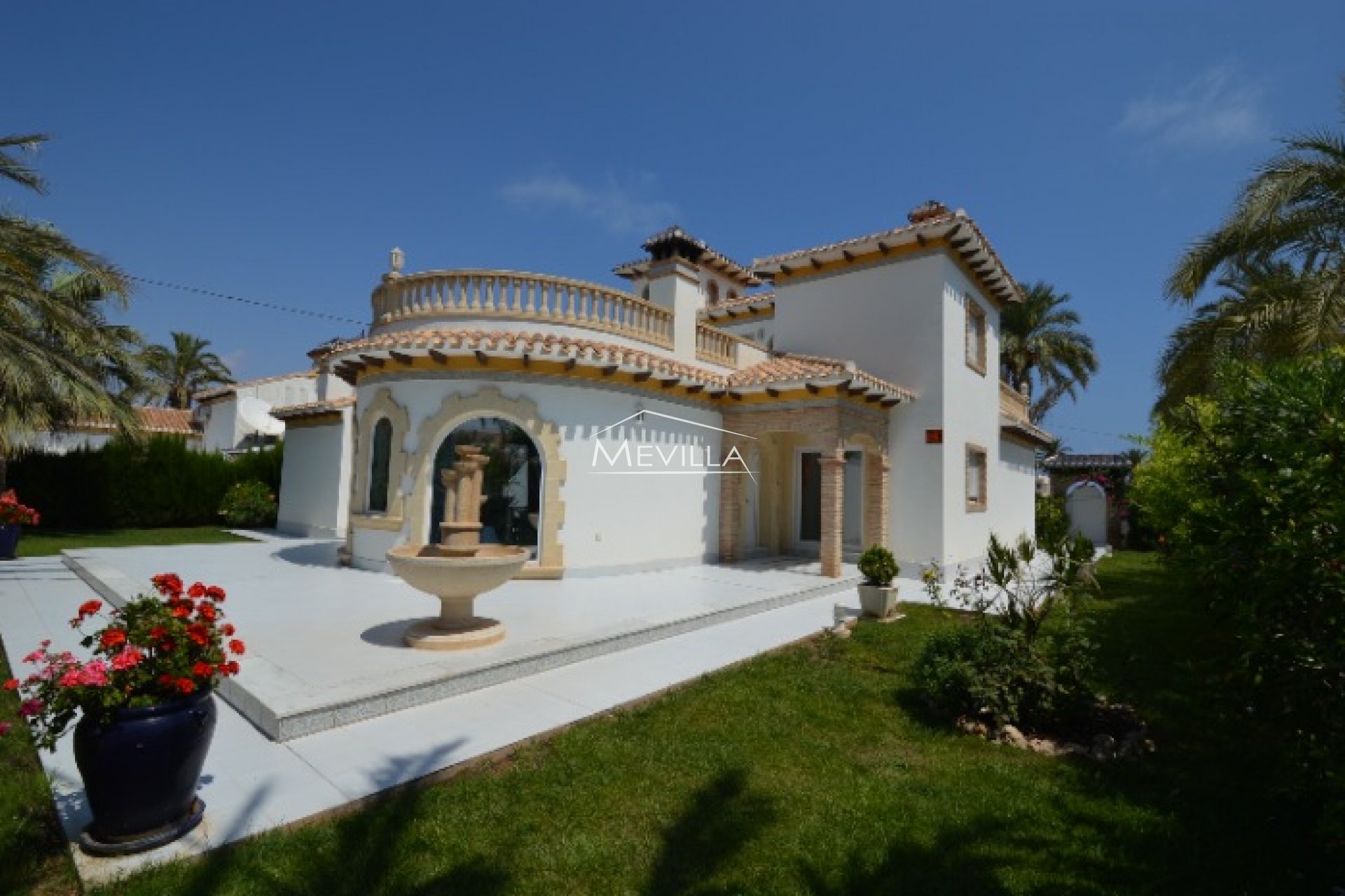 LOVELY VILLA WITH SEA VIEWS FOR SALE IN CABO ROIG