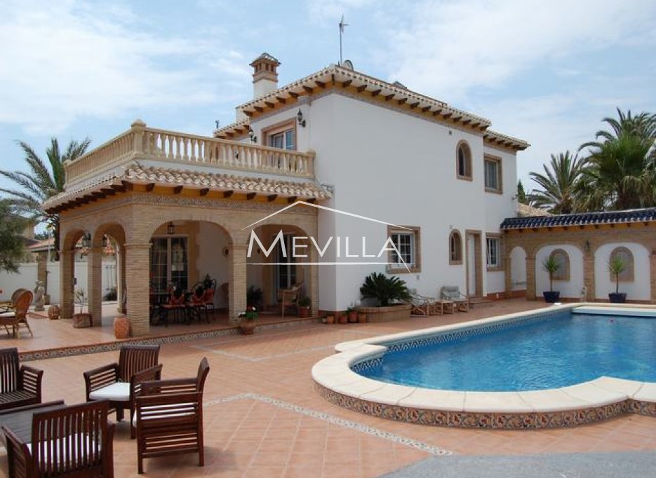 LUXURY VILLA IN THE BEST AREA OF THE COAST IN CABO ROIG