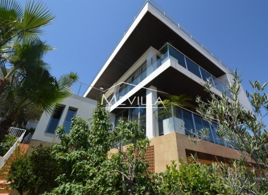 Luxury villa with modern design in Campoamor, for sale