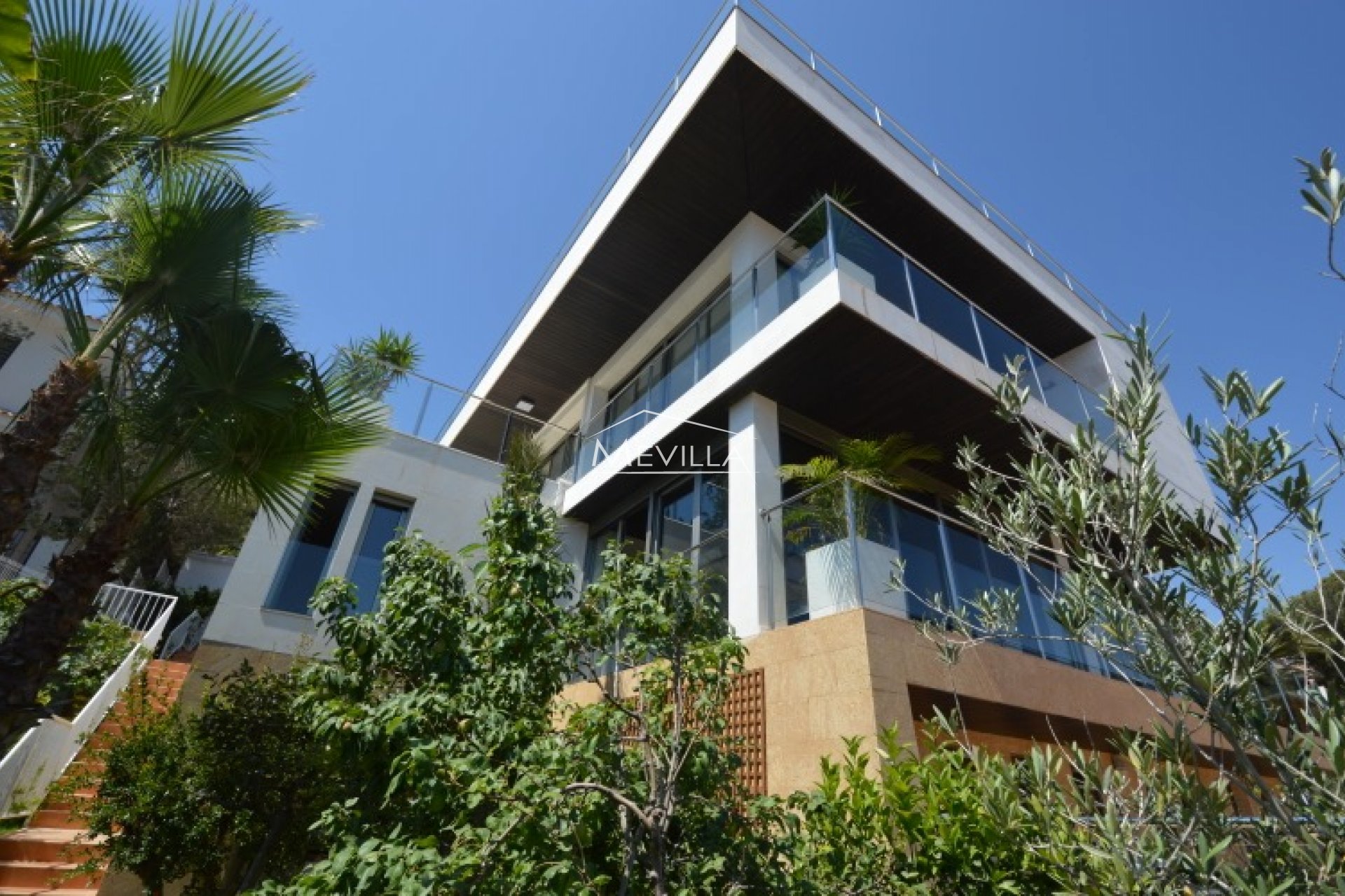 Luxury villa with modern design in Campoamor, for sale