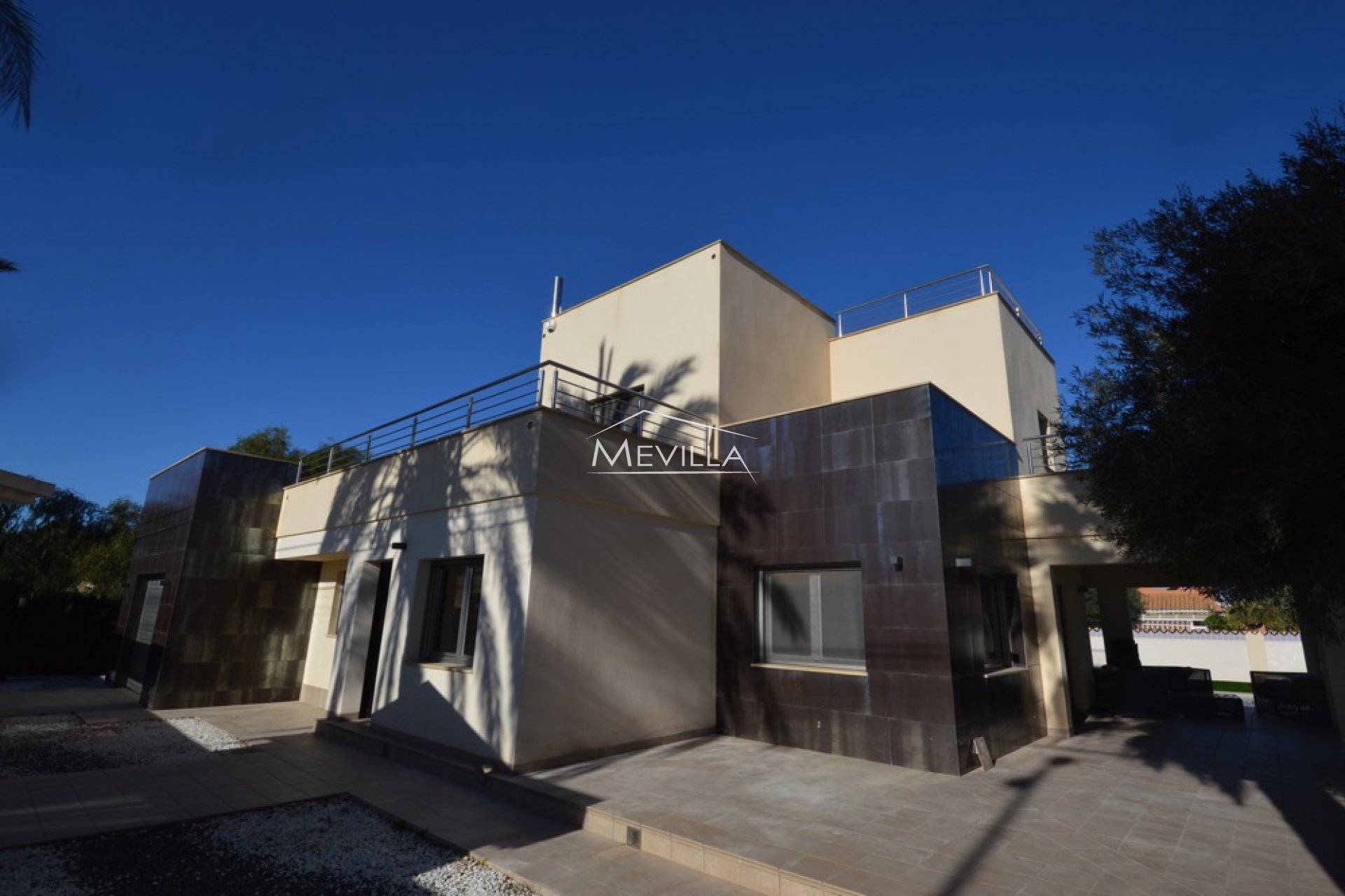 MODERN VILLA JUST 200 METERS FROM THE BEACH IN CABO ROIG FOR SALE 