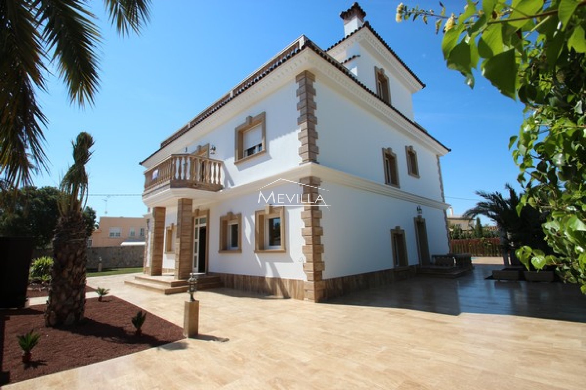 Neugebaute Villa am Strand in Orihuela Costa, Cabo Roig zu verkaufen