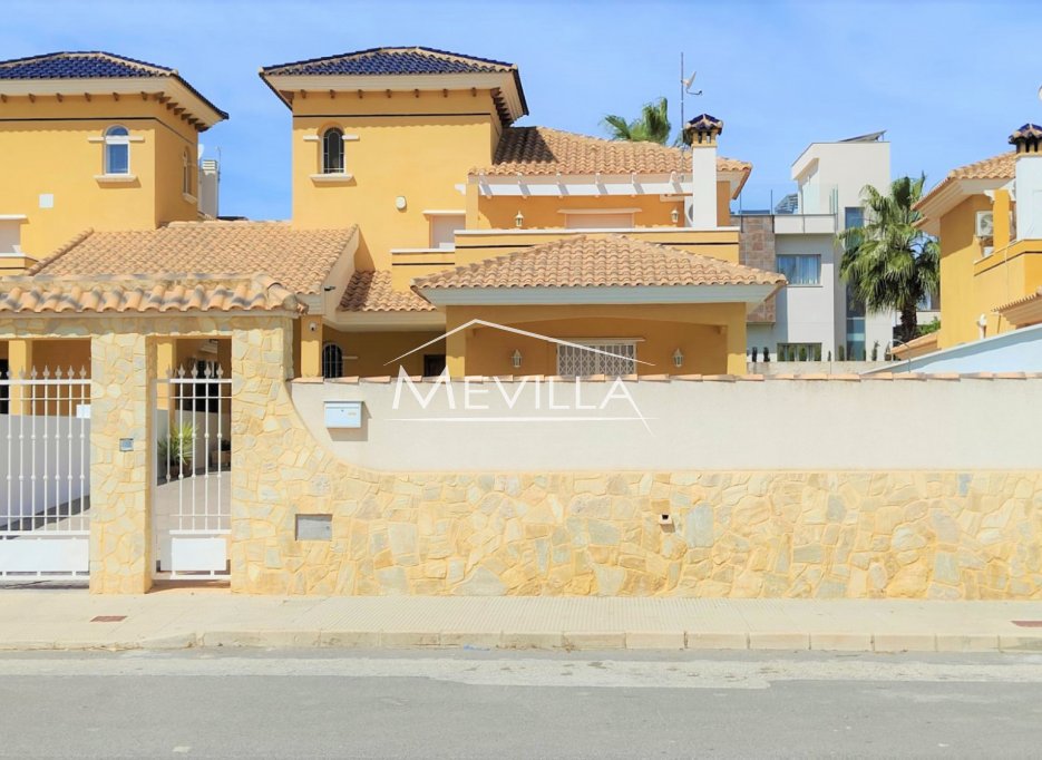 Resales - Villa - Orihuela Costa - La Zenia