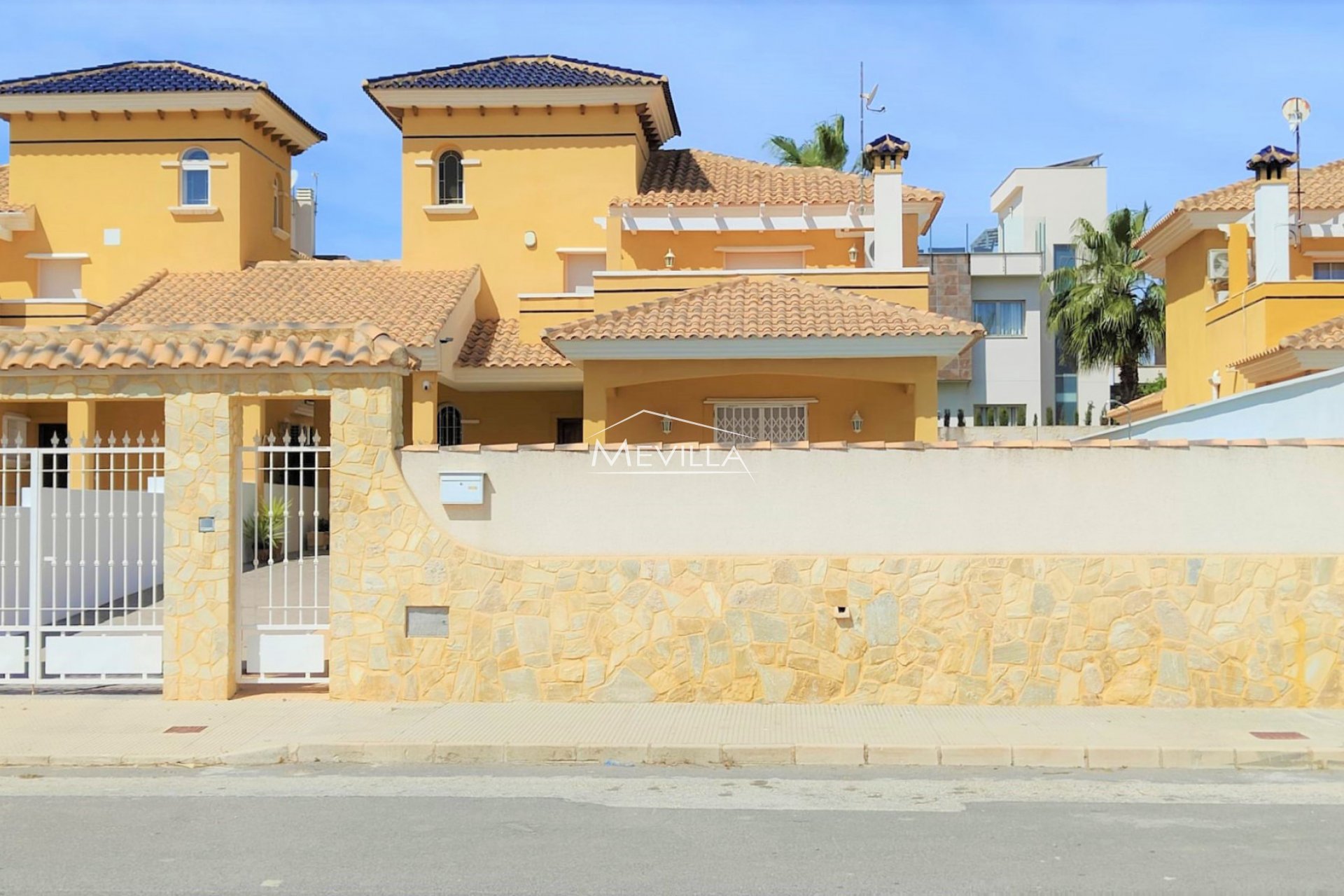 Resales - Villa - Orihuela Costa - La Zenia