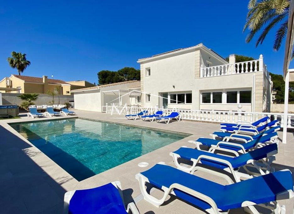 Resales - Villa - Orihuela Costa - La Zenia