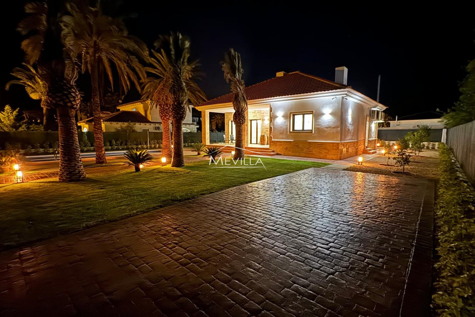 Reventas - Chalet / Villa - Orihuela Costa - Cabo Roig