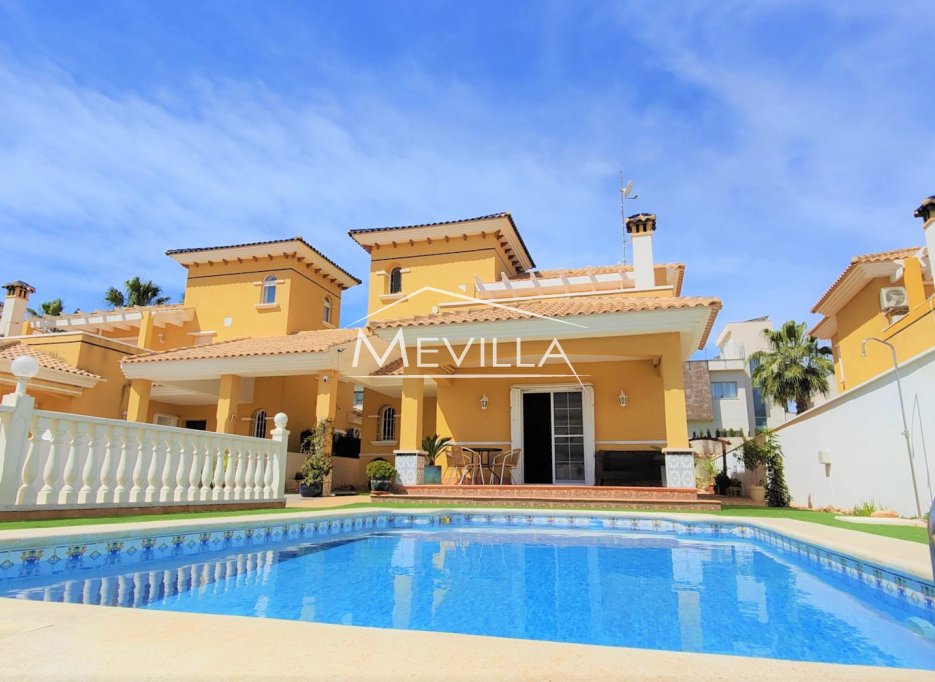 Reventas - Chalet / Villa - Orihuela Costa - La Zenia