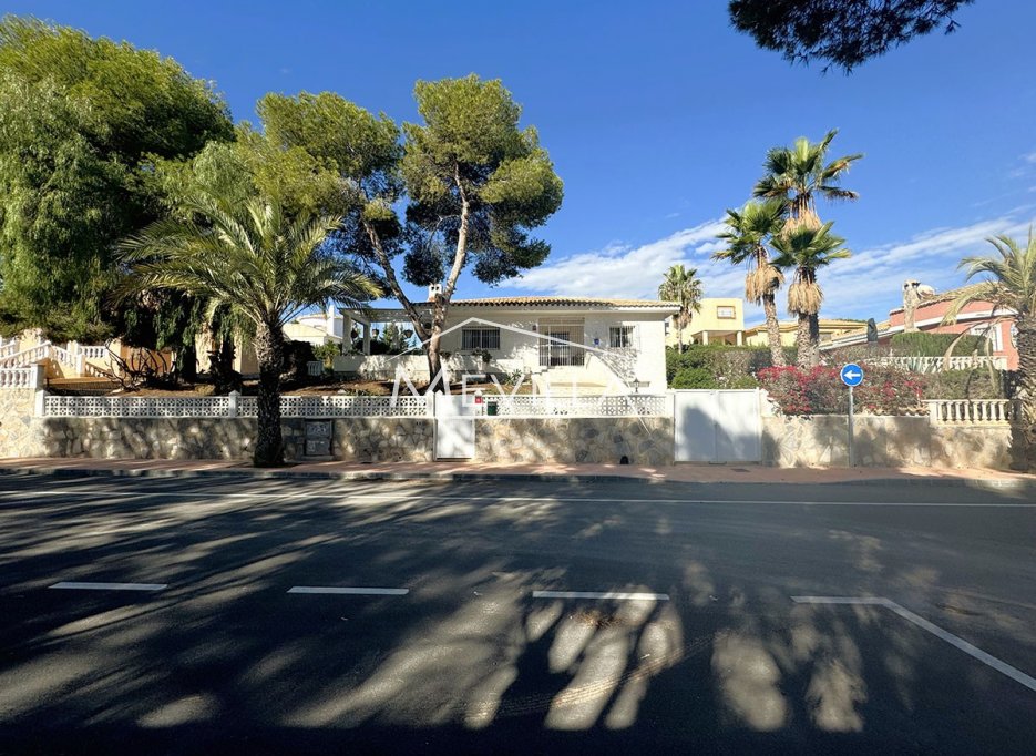 Reventas - Chalet / Villa - Orihuela Costa - La Zenia