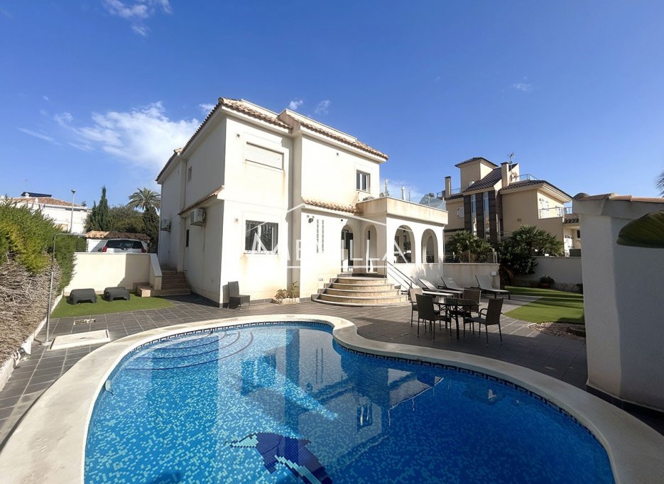 Reventas - Chalet / Villa - Orihuela Costa - La Zenia