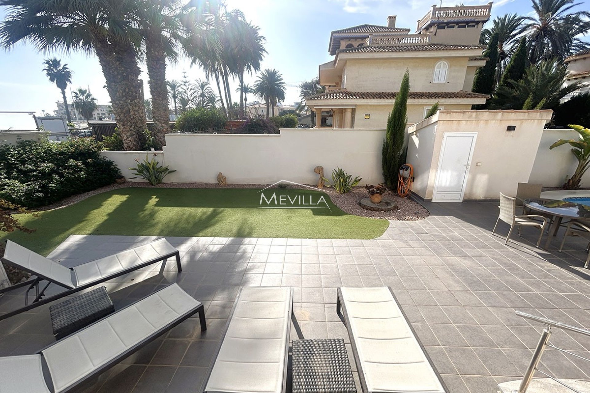 Reventas - Chalet / Villa - Orihuela Costa - La Zenia