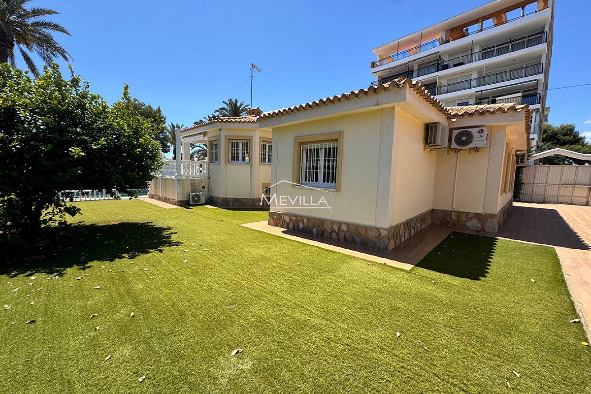 Reventas - Chalet / Villa - Orihuela Costa - La Zenia