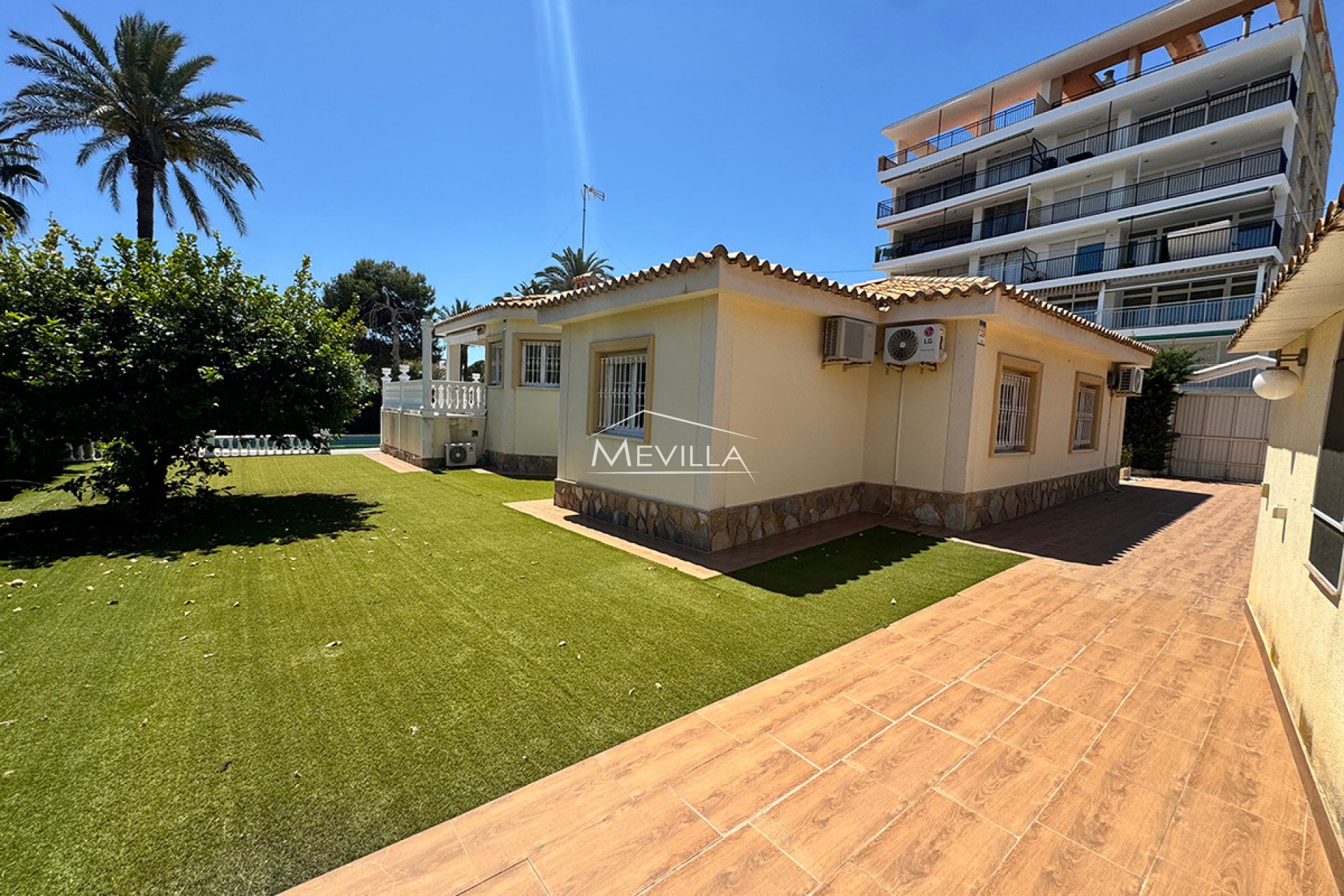 Reventas - Chalet / Villa - Orihuela Costa - La Zenia