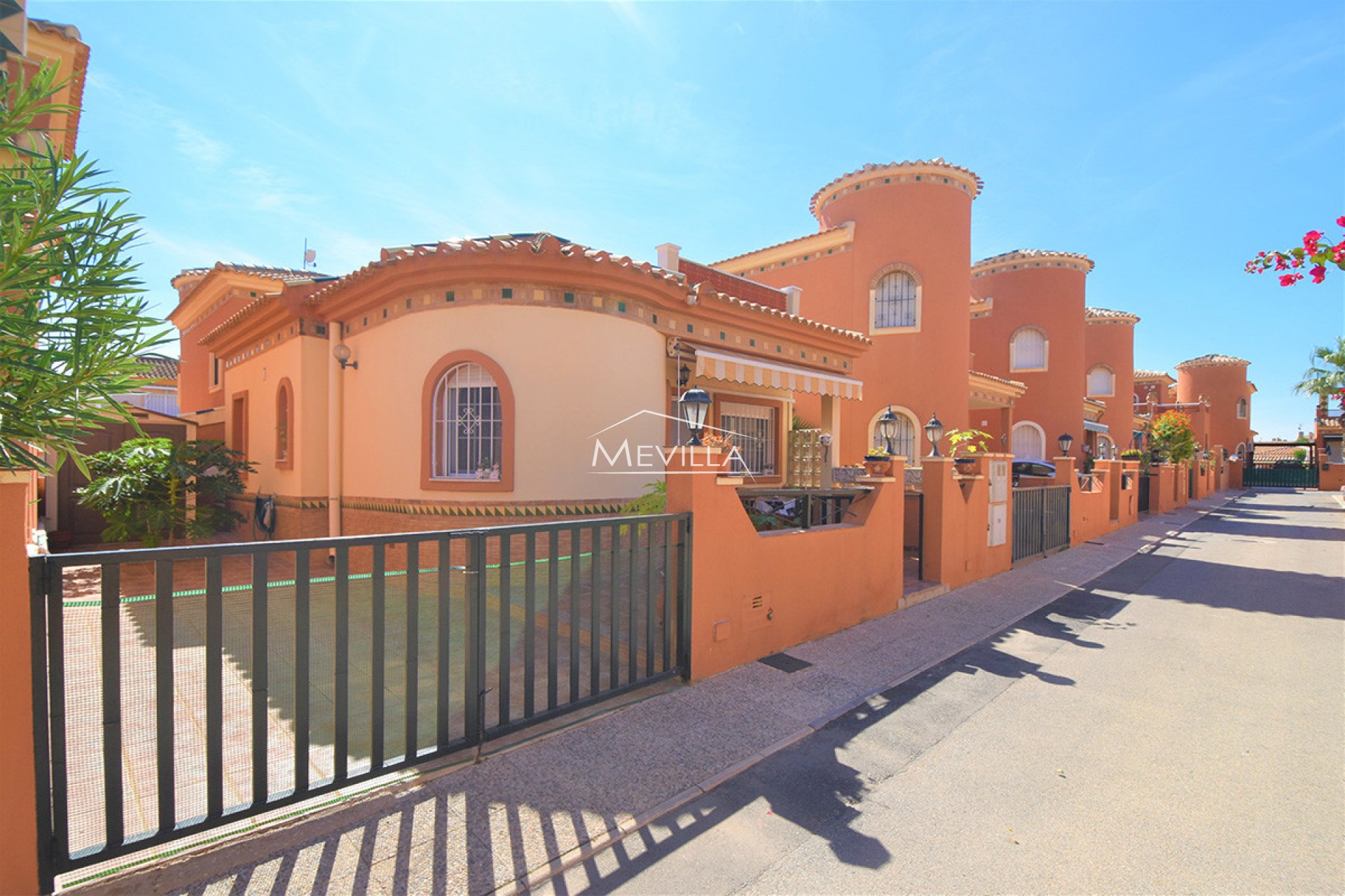 Reventas - Chalet / Villa - Orihuela Costa - Playa Flamenca