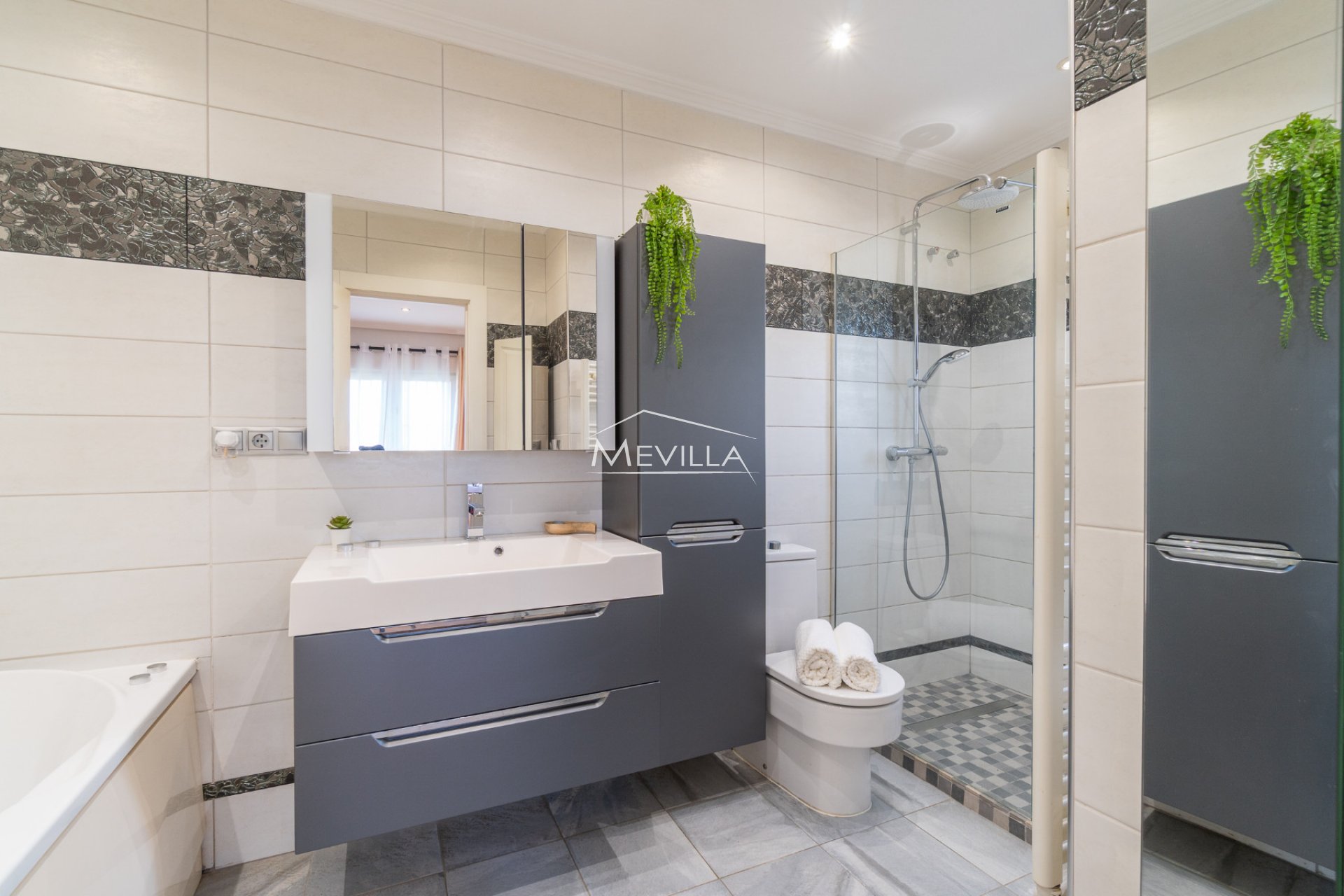 Reventas - Chalet / Villa - Orihuela Costa - Playa Flamenca
