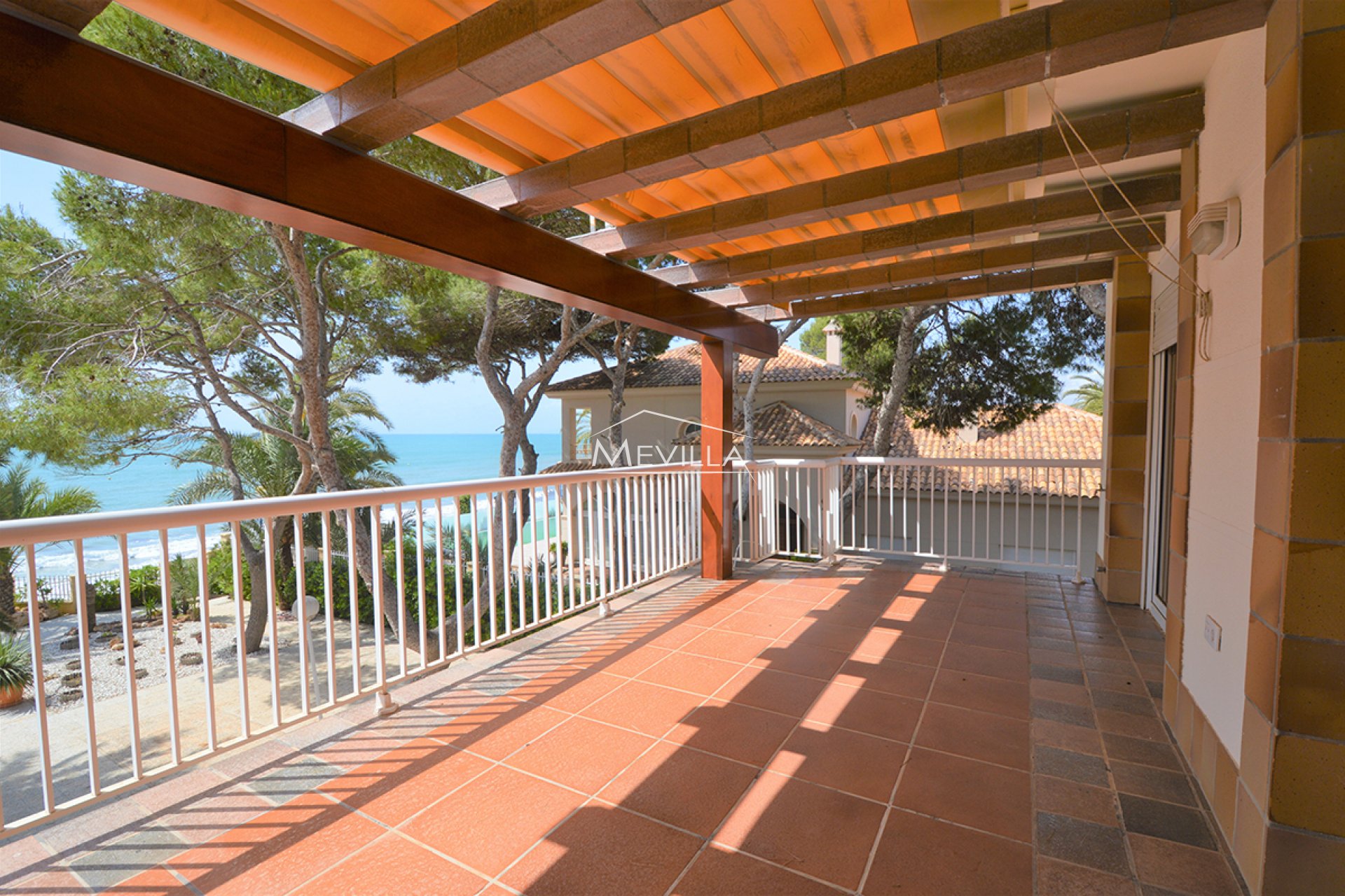 Reventas - Chalet / Villa - Orihuela Costa - Punta Prima