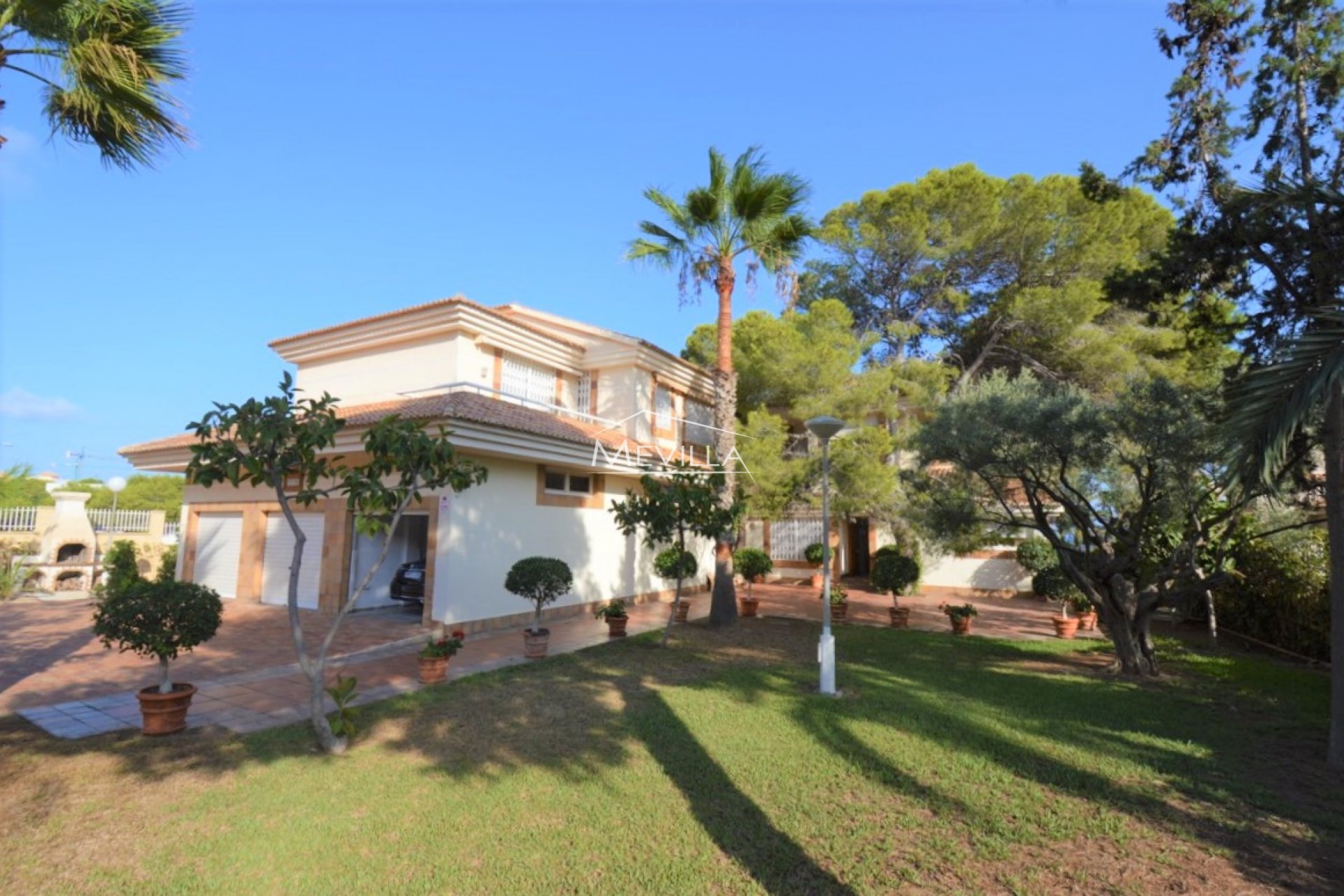 Reventas - Chalet / Villa - Orihuela Costa - Punta Prima