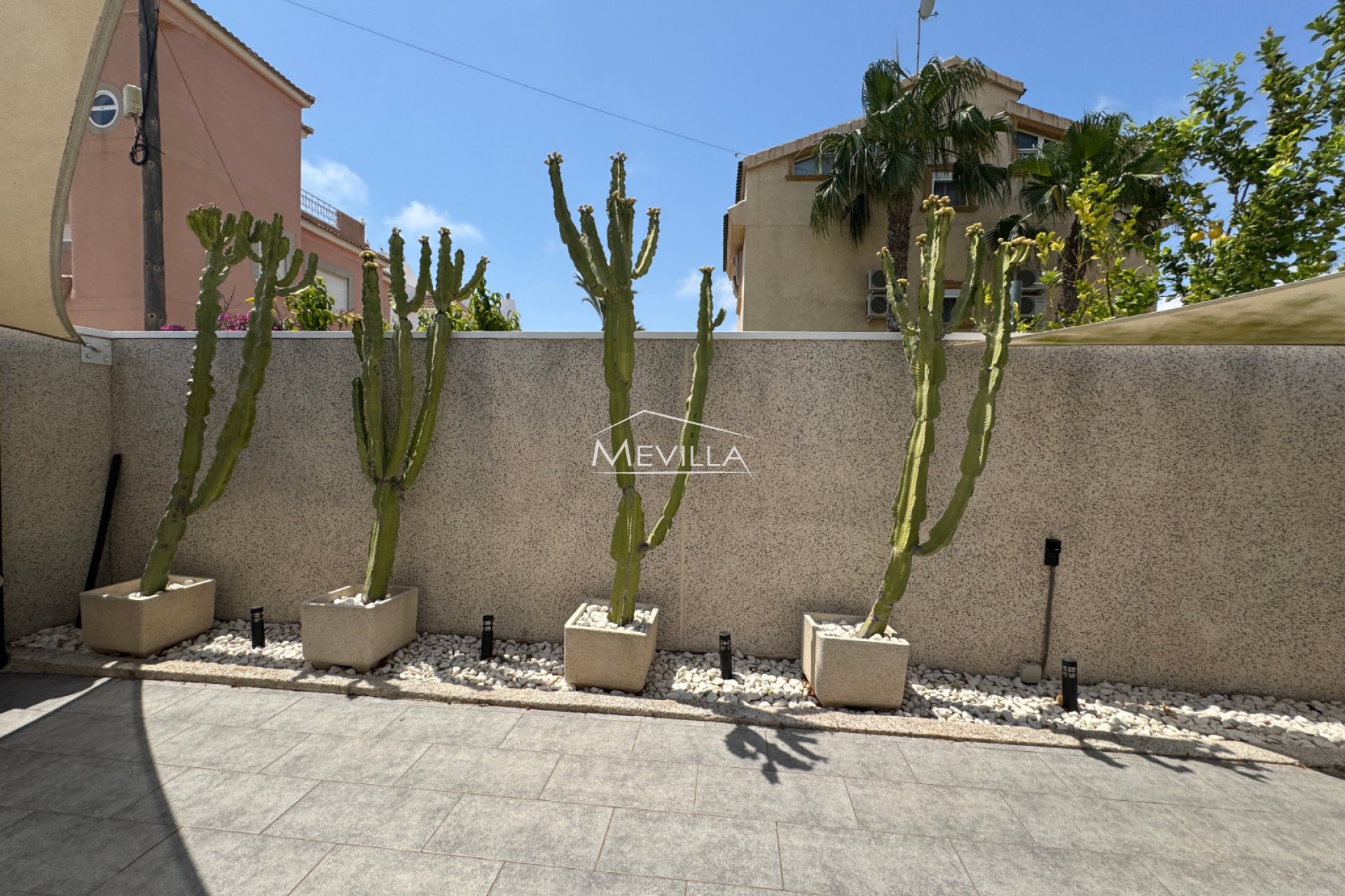 Reventas - Chalet / Villa - Orihuela