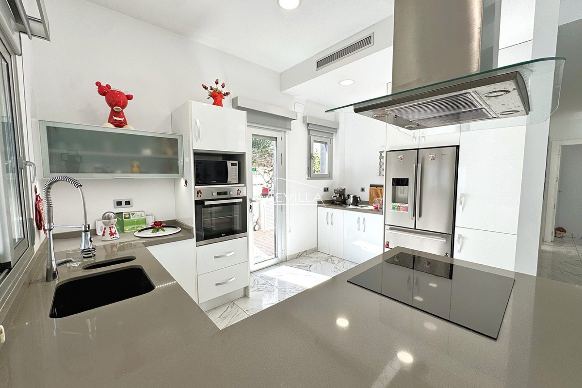 Reventas - Chalet / Villa - Pilar de la Horadada