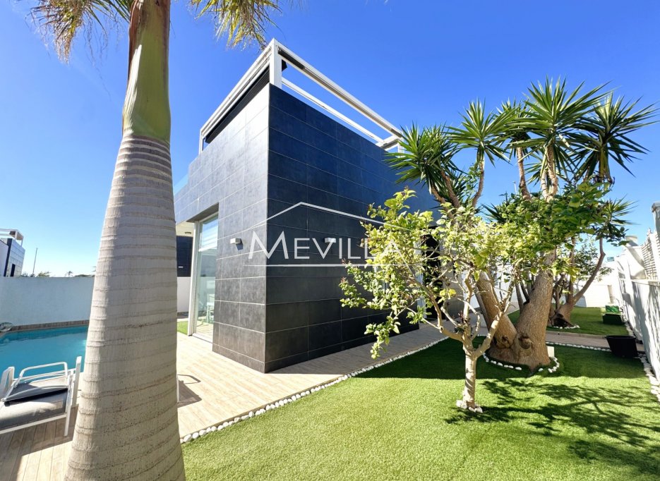 Reventas - Chalet / Villa - Pilar de la Horadada