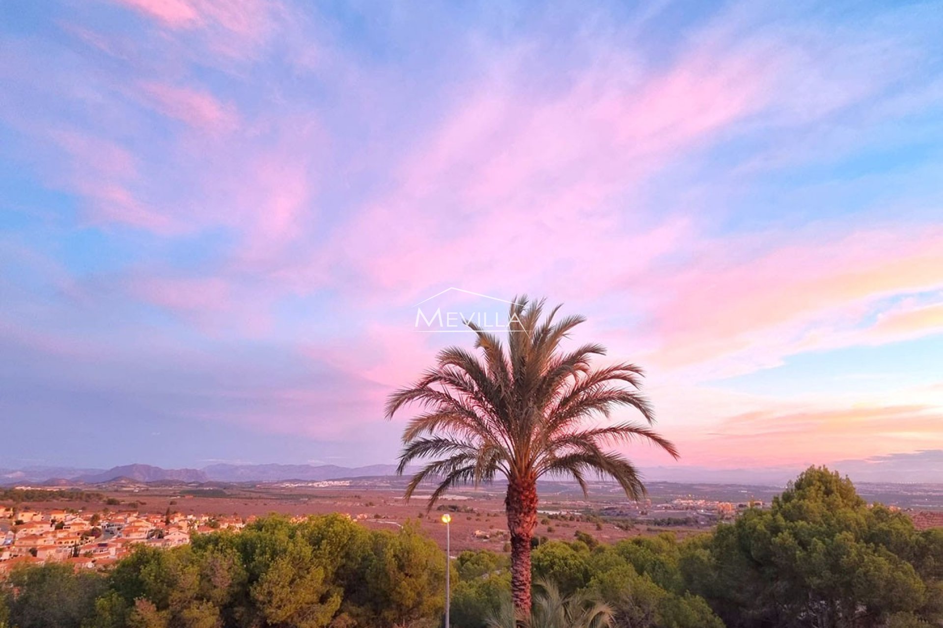 Reventas - Chalet / Villa - San Miguel de Salinas