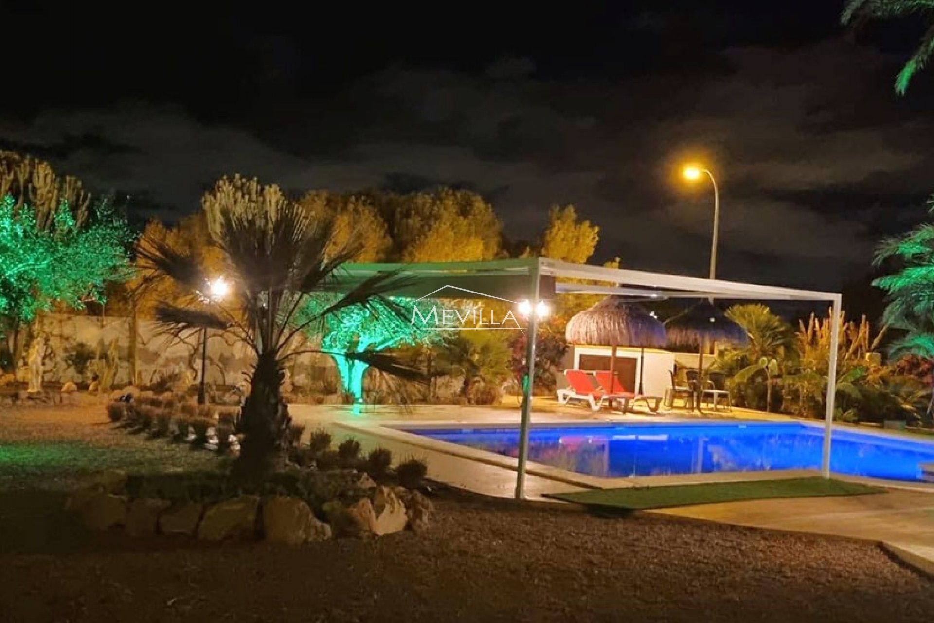 Reventas - Chalet / Villa - San Miguel de Salinas