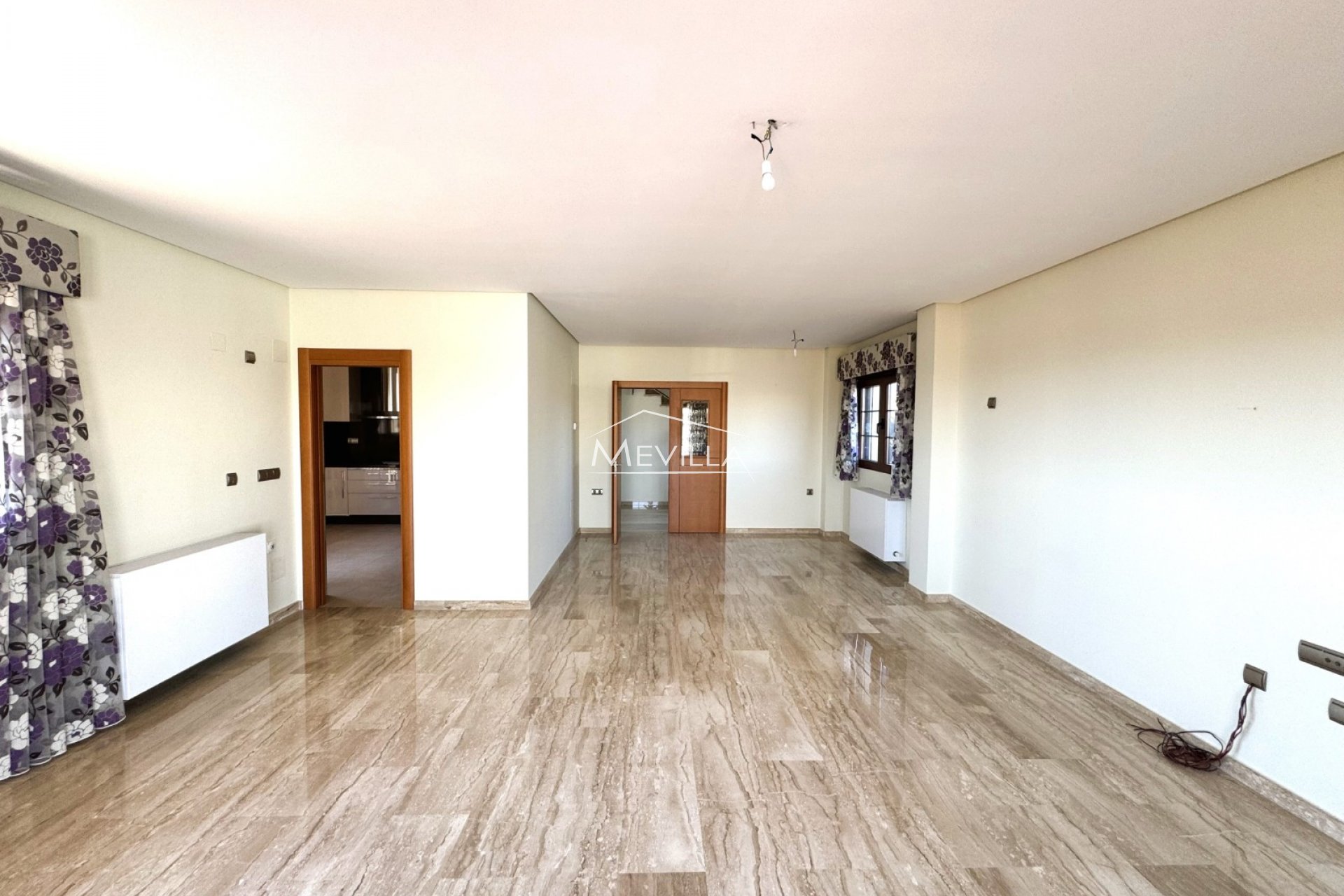 Reventas - Chalet / Villa - San Miguel de Salinas