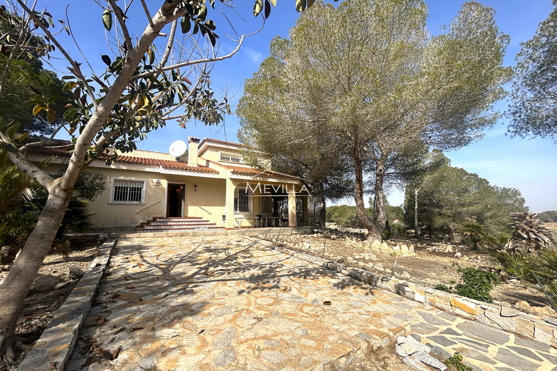 Reventas - Chalet / Villa - San Miguel de Salinas