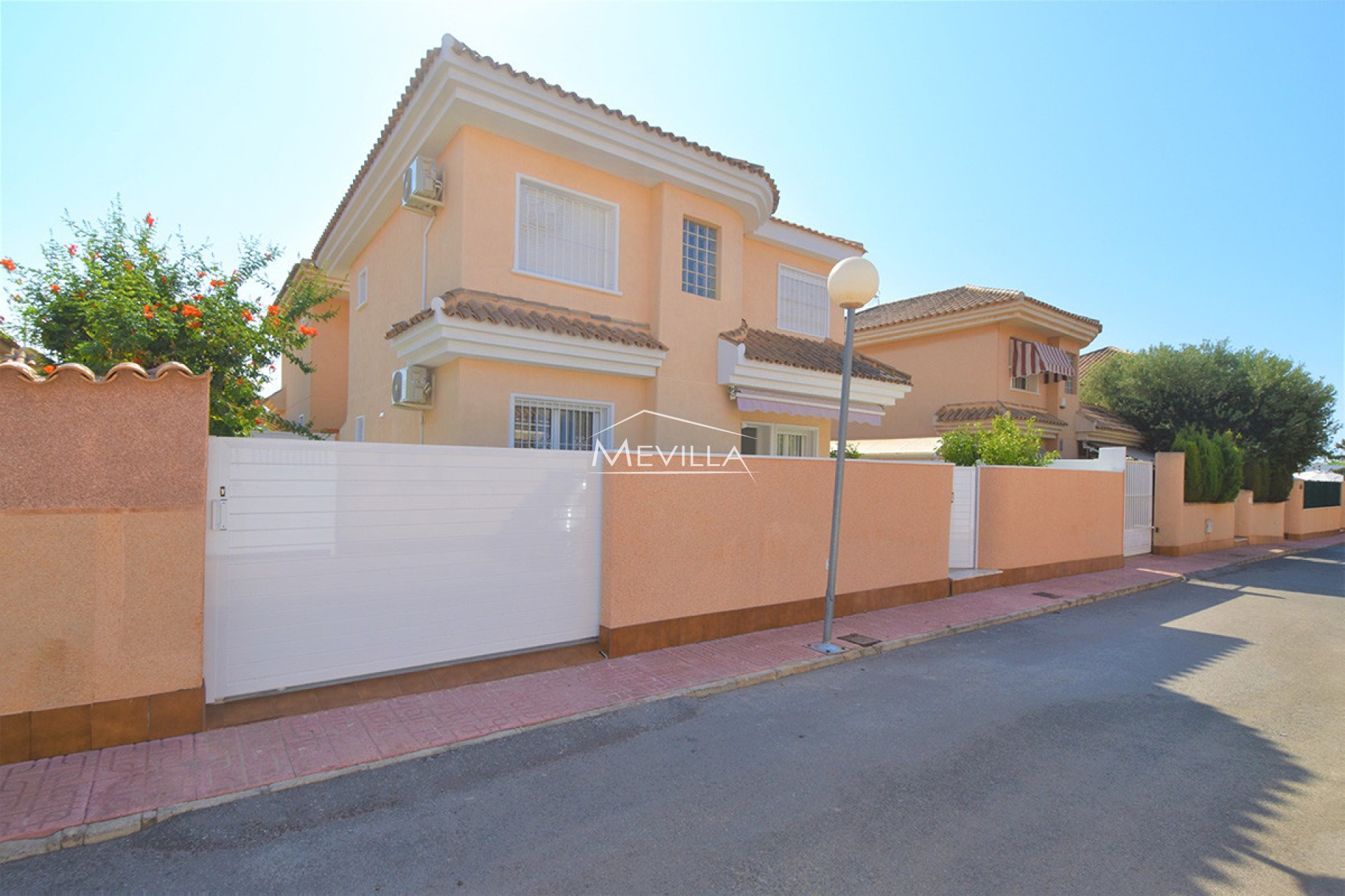 Reventas - Chalet / Villa - Torrevieja - Los Altos