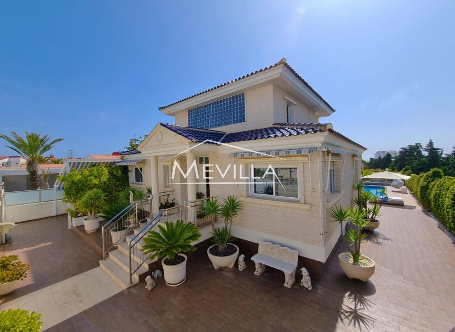 Reventas - Chalet / Villa - Torrevieja