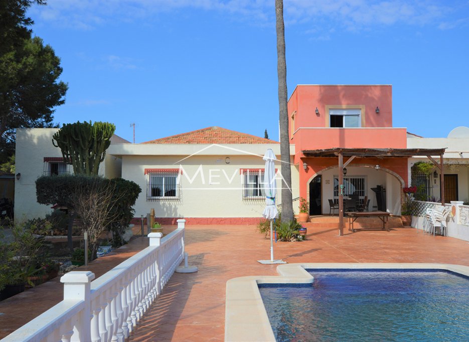Reventes - Villa - Orihuela Costa - Villamartin