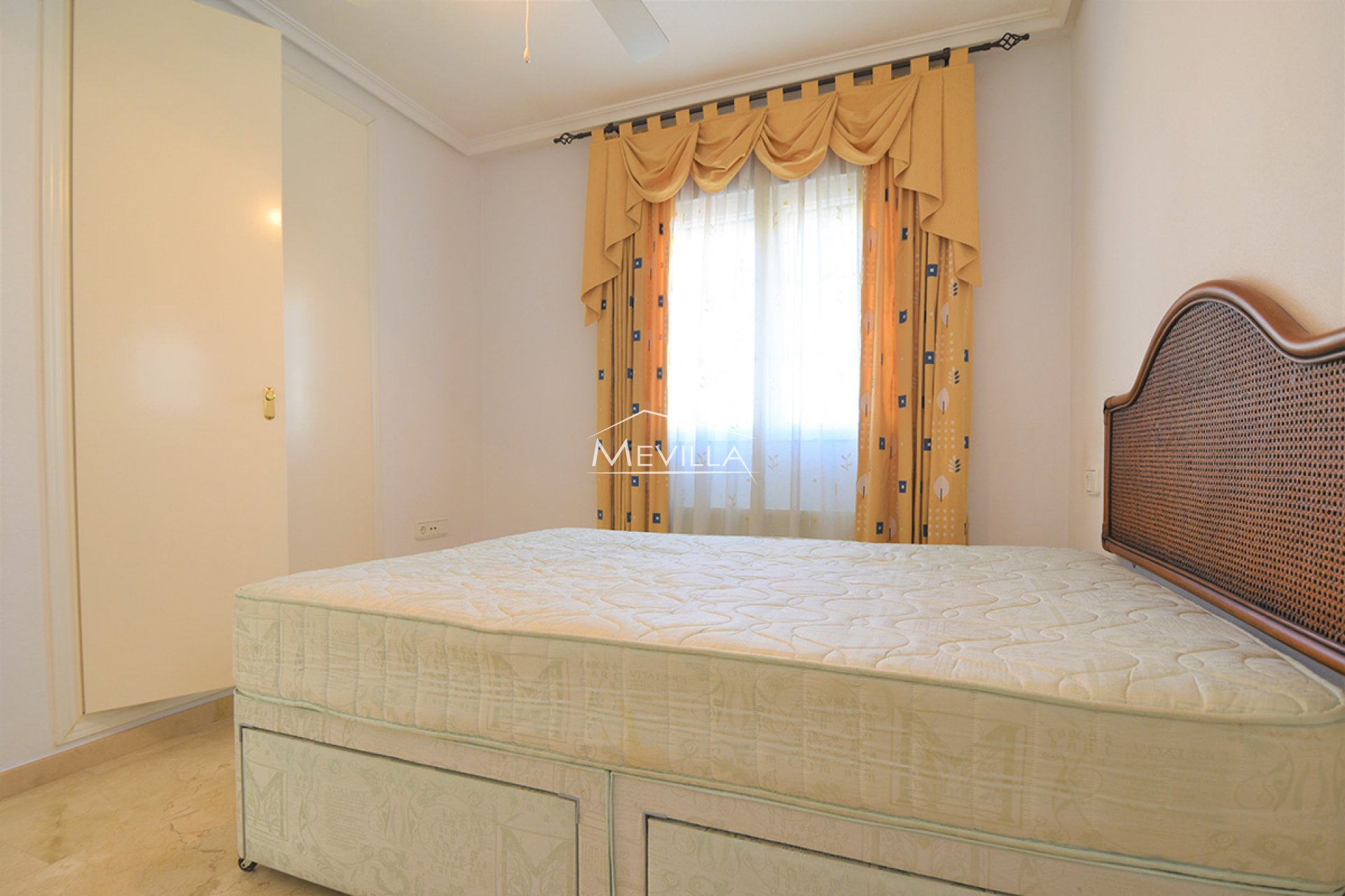 Reventes - Villa - Orihuela Costa - Villamartin