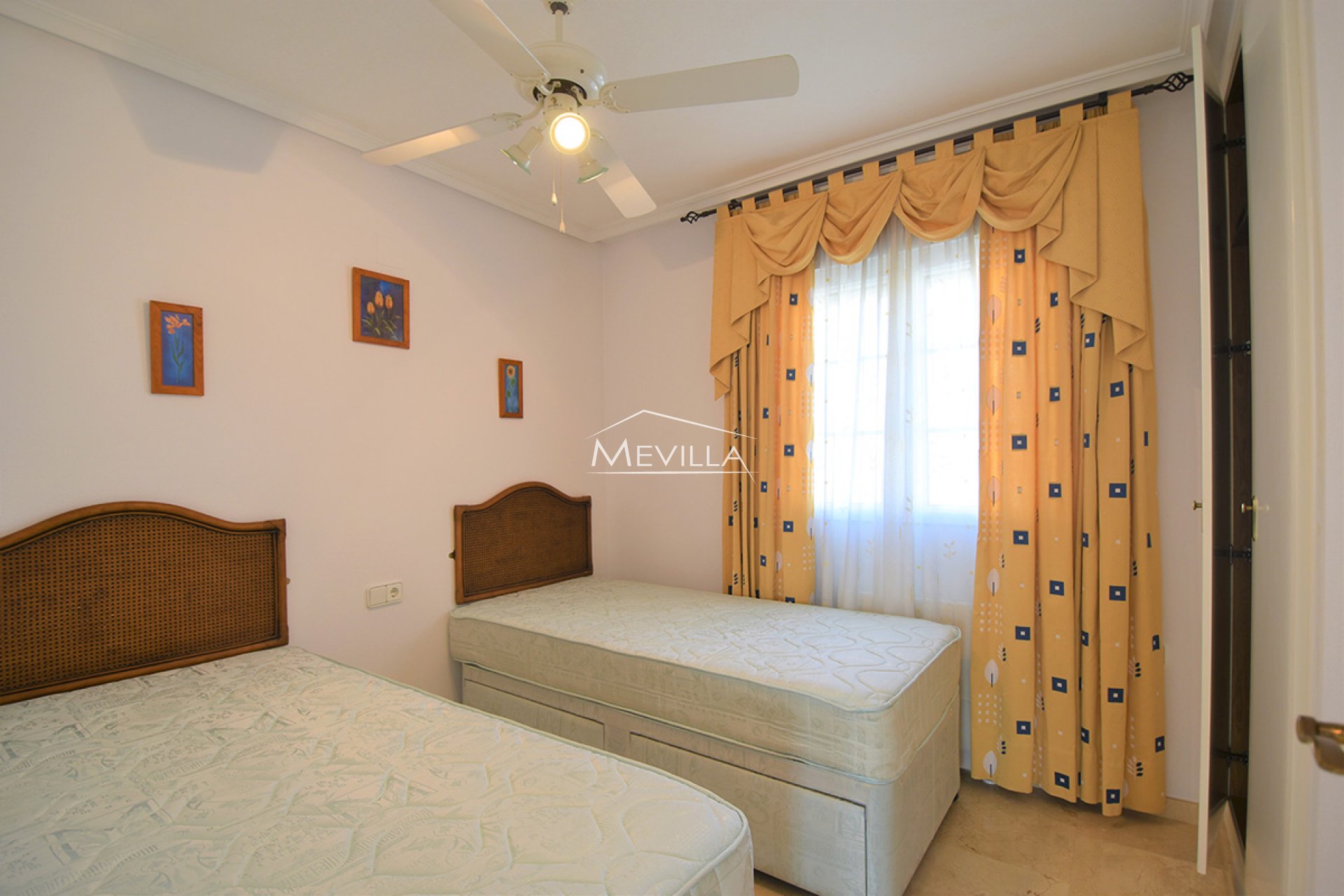 Reventes - Villa - Orihuela Costa - Villamartin