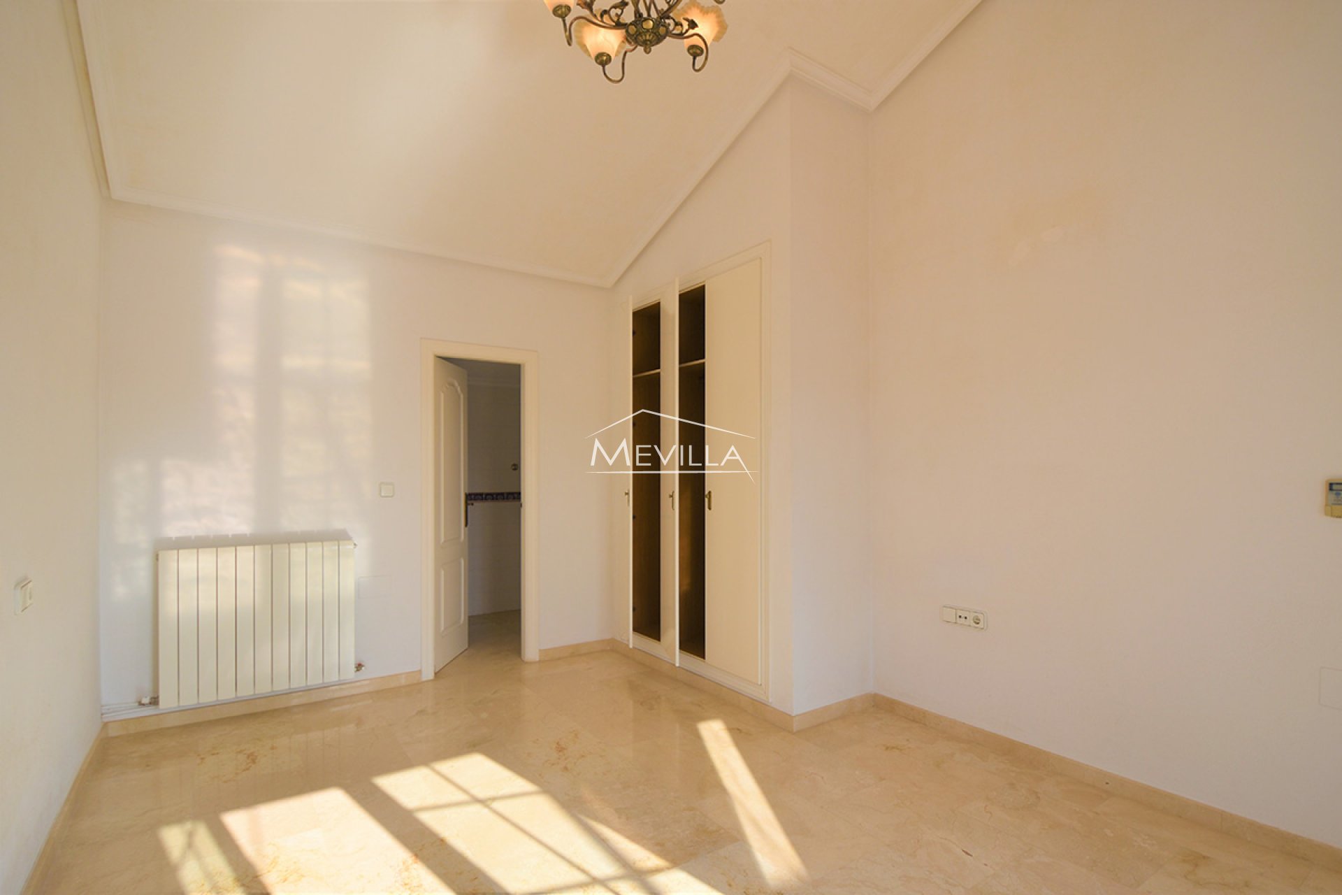 Reventes - Villa - Orihuela Costa - Villamartin