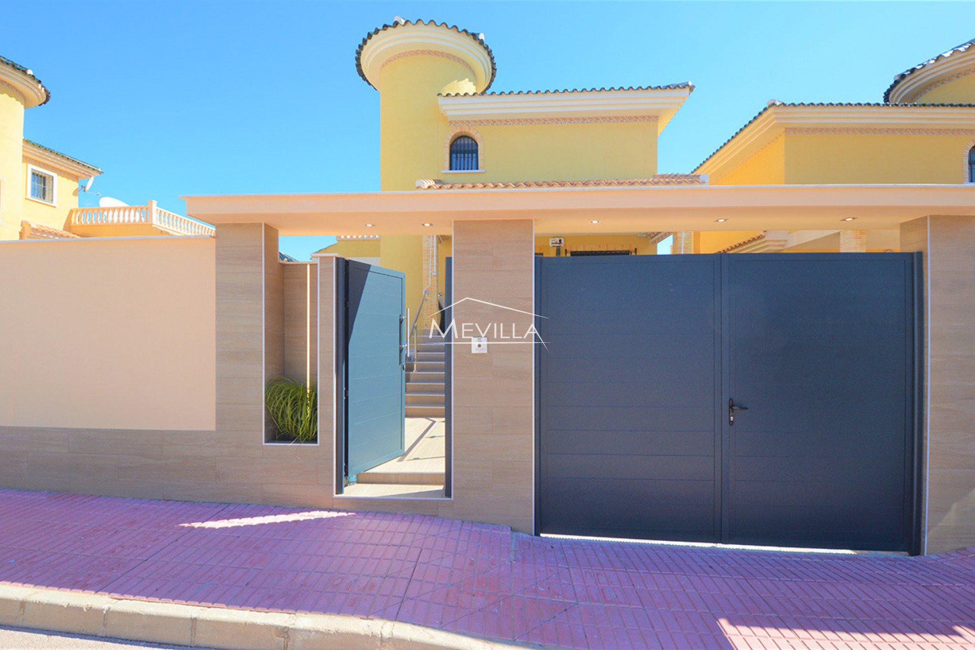 Reventes - Villa - Orihuela Costa - Villamartin
