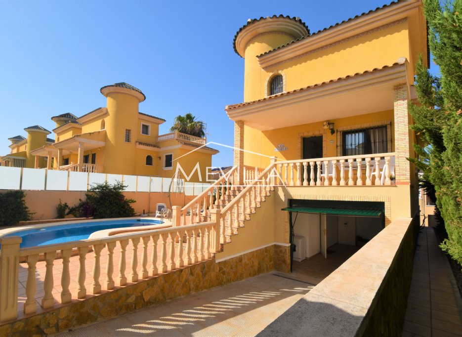 Reventes - Villa - Orihuela Costa - Villamartin