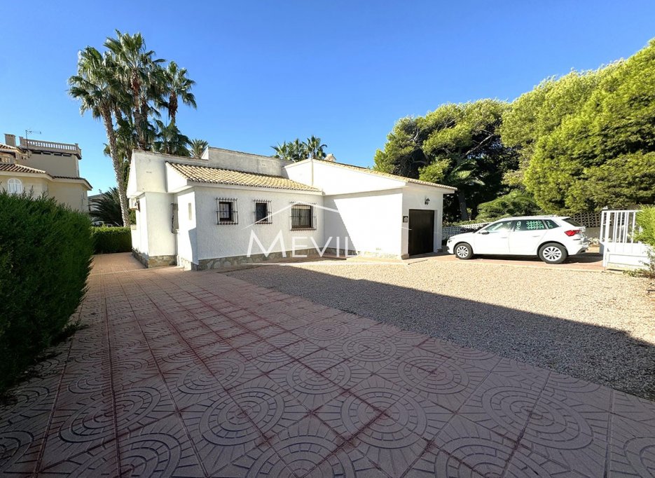 Salg (Resales) - Villa - Orihuela Costa - La Zenia