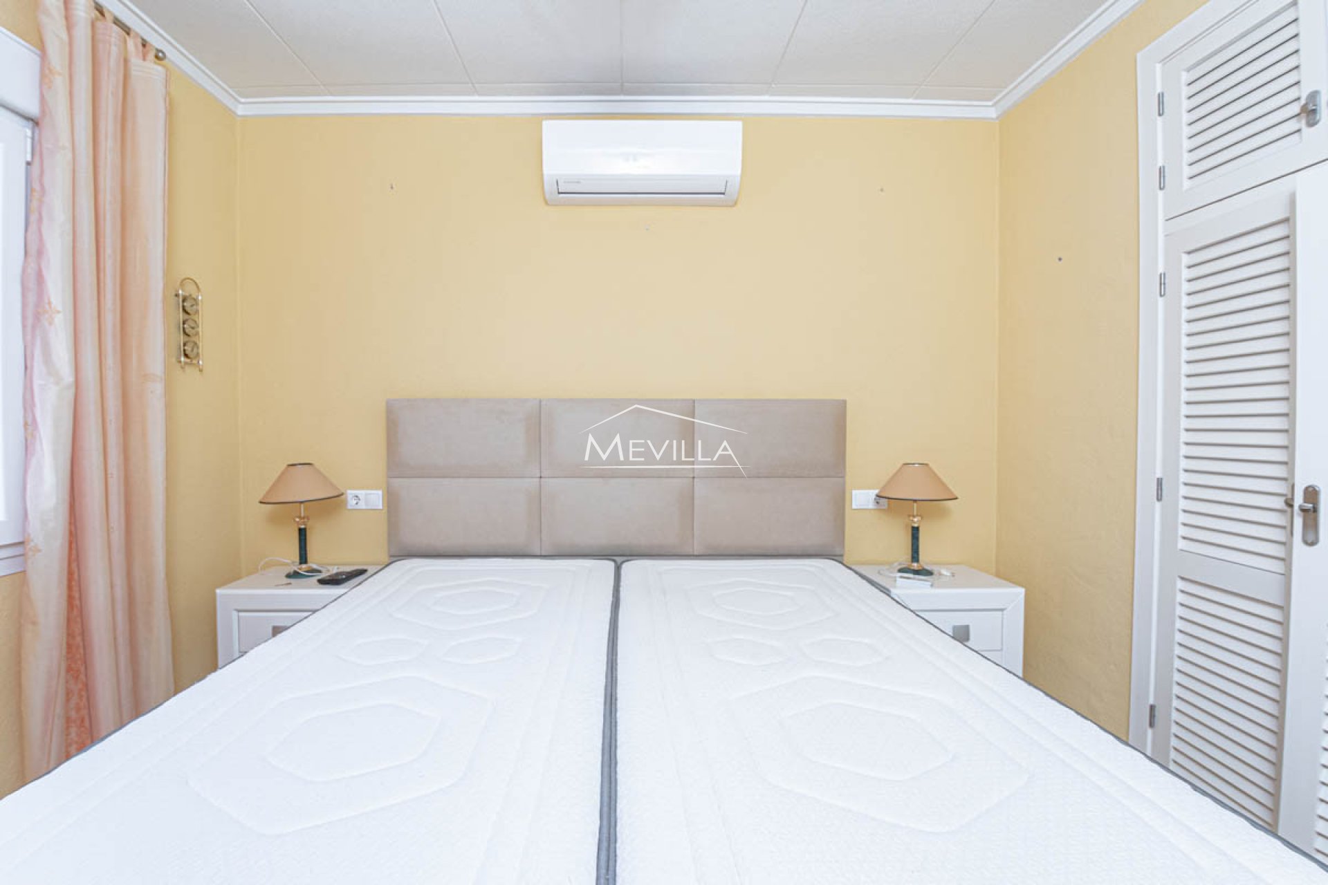 Salg (Resales) - Villa - Orihuela Costa - Mil Palmeras