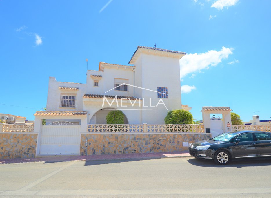 Salg (Resales) - Villa - Orihuela Costa - Villamartin